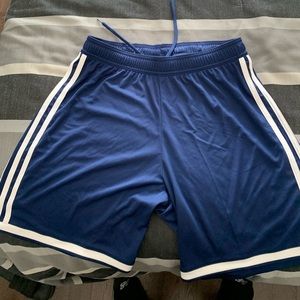 ADIDAS SHORTS SIZE MEDIUM